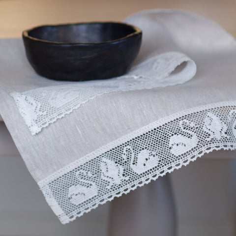 Kitchen Towel with swan lace